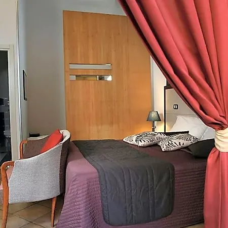 Caravaggio Hotell 4*